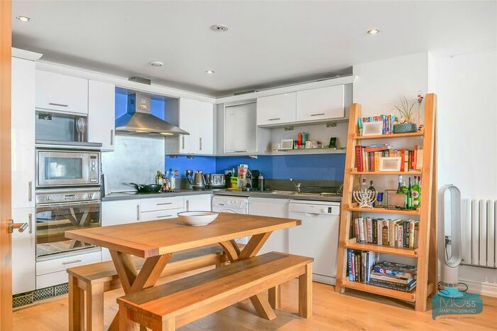 2 Bedroom Flat For Sale In Kingsway, London, N12