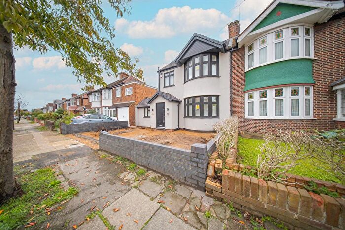 5 Bedroom Semi-Detached House To Rent In Roxborough Avenue, Isleworth, TW7