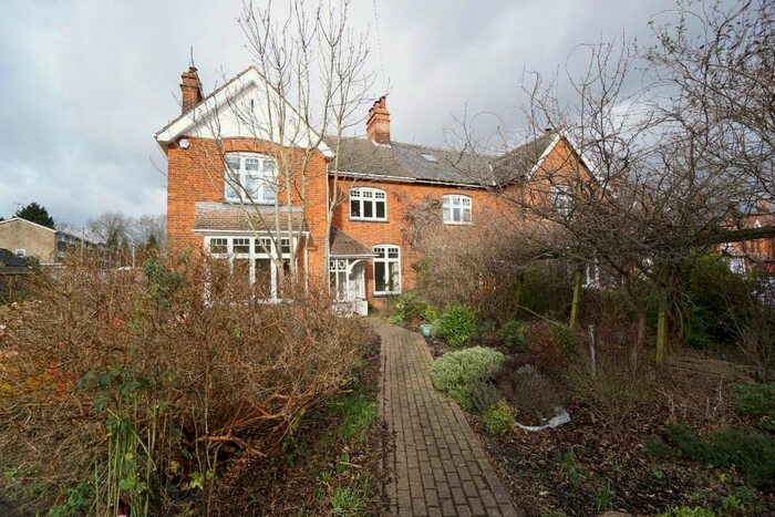 5 Bedroom Semi-Detached House To Rent In Green Street, Stevenage SG1