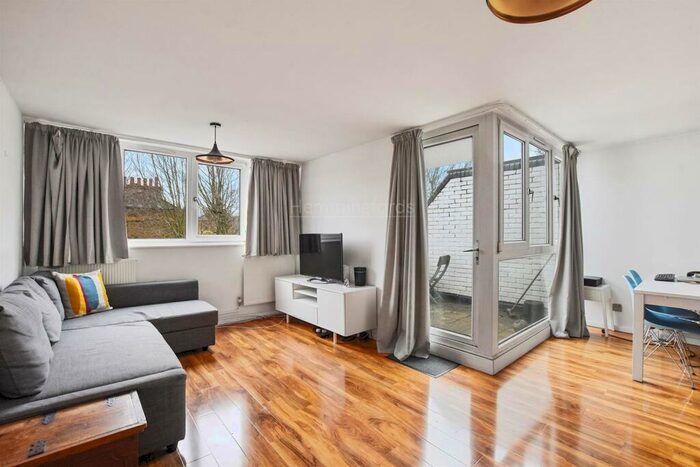 2 Bedroom Apartment To Rent In Upper Dengie Walk, Islington, N1