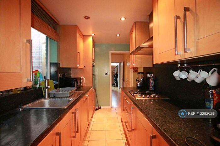 3 Bedroom Terraced House To Rent In Blenheim Gardens, Reading, RG1