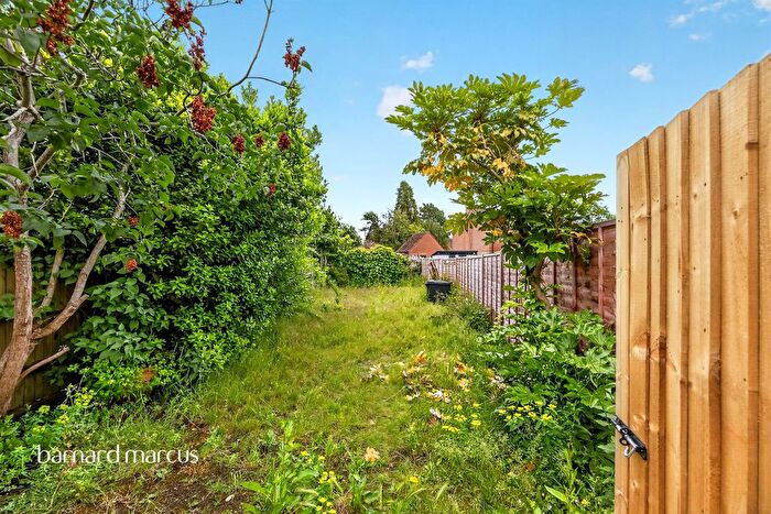 2 Bedroom Maisonette For Sale In Spencer Road, Caterham, CR3