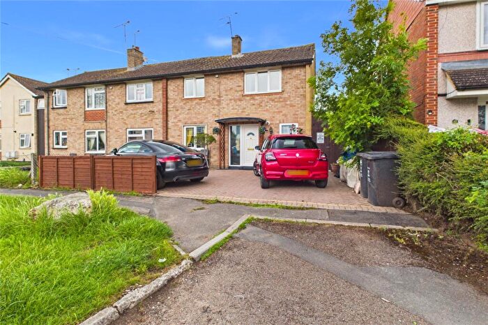 4 Bedroom End Of Terrace House For Sale In Dacre Road, Walcot, Swindon, SN3