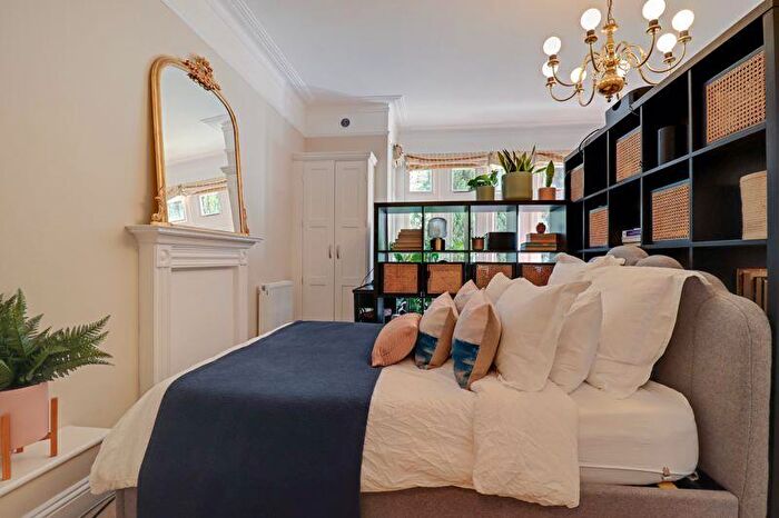 1 Bedroom Apartment For Sale In Heathfield Avenue, Ascot, SL5