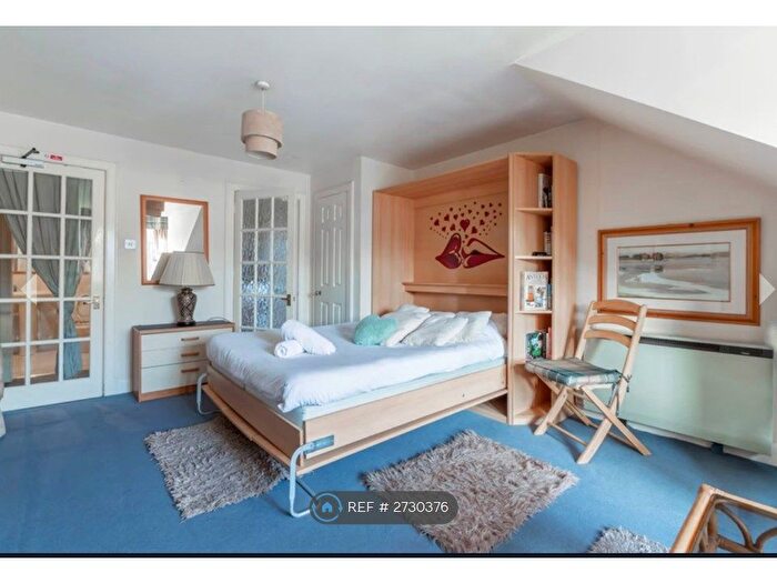 1 Bedroom Flat To Rent In Rose Street, Edinburgh, EH2