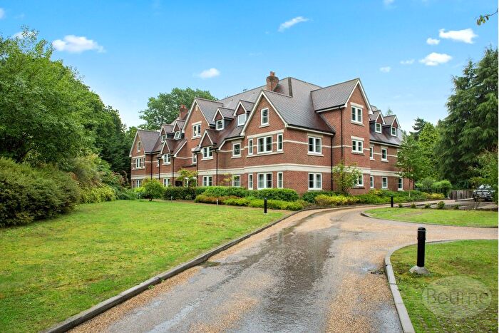 3 Bedroom Flat To Rent In Portsmouth Road, Esher, Surrey, KT10