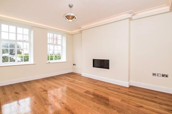 3 Bedroom Flat To Rent In Richmond Hill Court, Richmond, TW10
