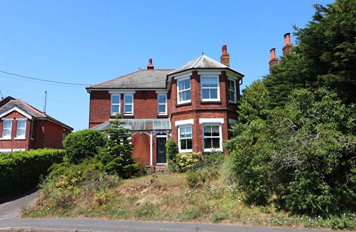 3 Bedroom Detached House For Sale In Station Road, Netley Abbey, SO31