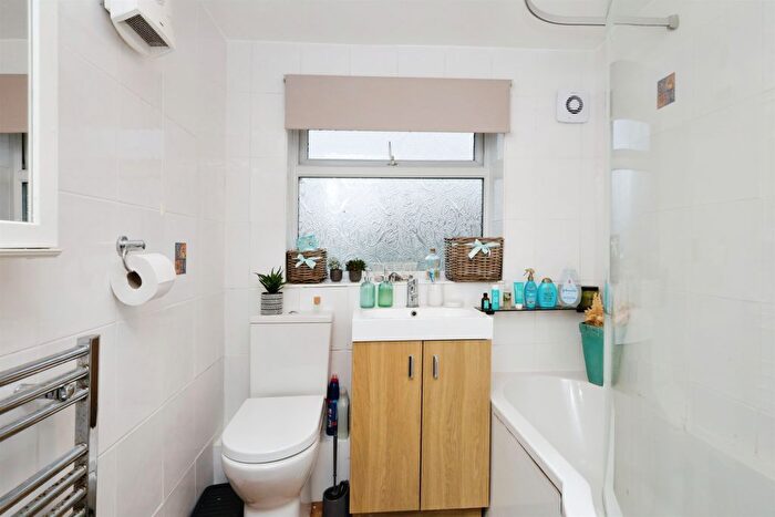 1 Bedroom Flat For Sale In Gemma Close, Hailsham, BN27