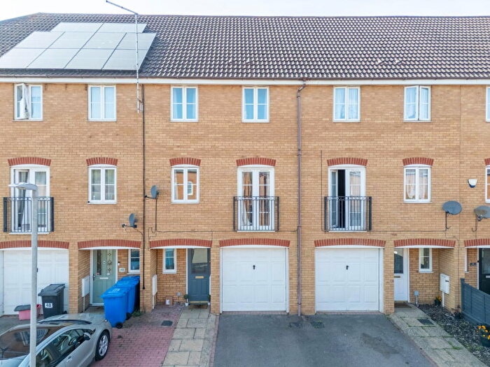 4 Bedroom Town House For Sale In Tailby Avenue, Kettering, NN16