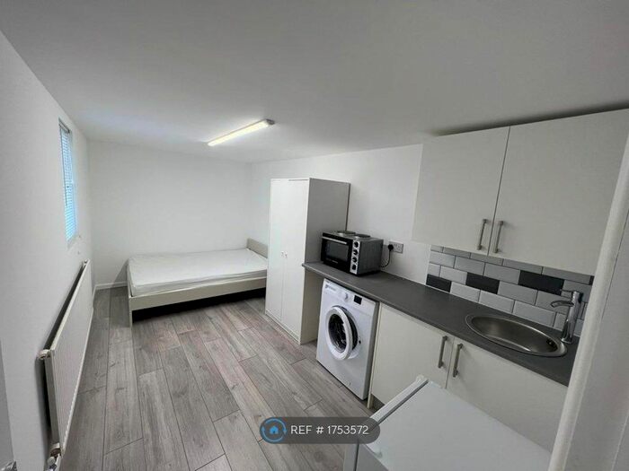 Studio To Rent In High Barnet, Barnet, EN5