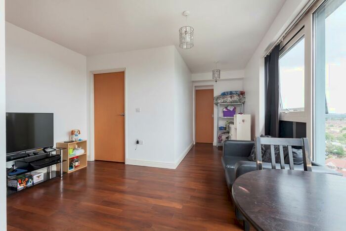 1 Bedroom Flat To Rent In City Gate House, IG2