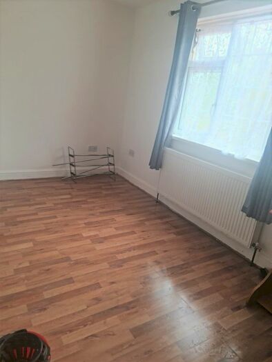 Studio To Rent In Greatfields Road, Barking, IG11