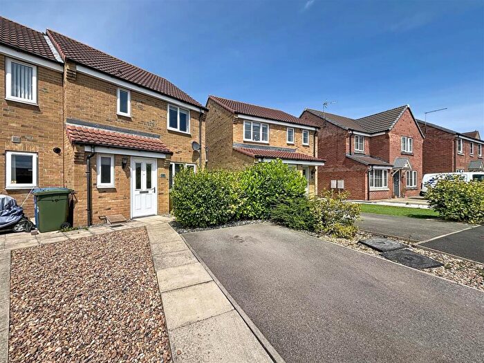 3 Bedroom End Of Terrace House For Sale In Ashcourt Drive, Hornsea, HU18