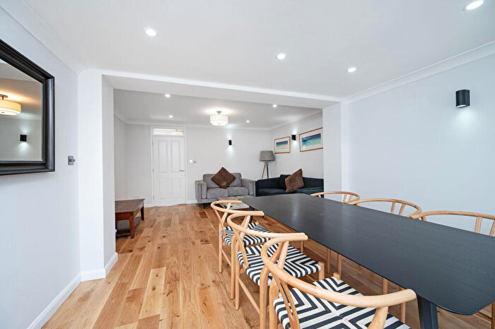 4 Bedroom House To Rent In Hainton Close, Aldgate, London, E1