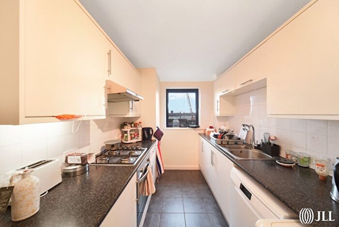2 Bedroom Flat For Sale In Free Trade Wharf, Wapping, London, E1W