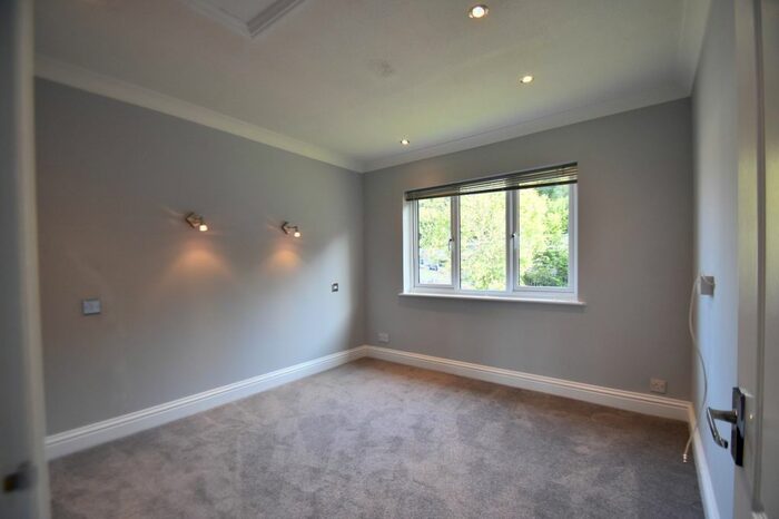 1 Bedroom Flat To Rent In Waterside, Chesham, HP5