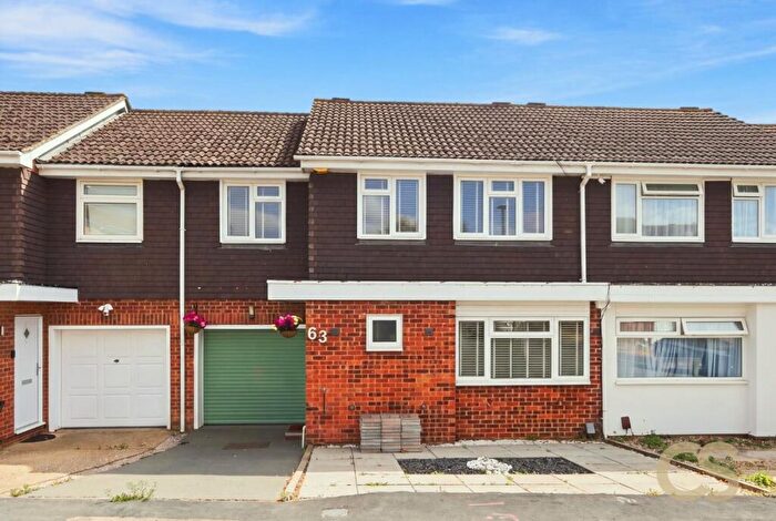4 Bedroom Semi Detached House For Sale In Smarts Green, Cheshunt, Hertfordshire, EN7
