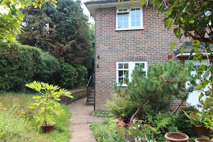 2 Bedroom Flat To Rent In Deaks Lane, Ansty, RH17