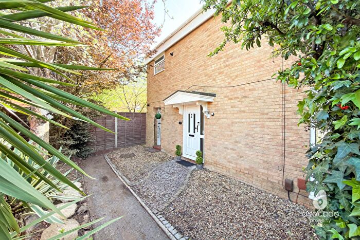 3 Bedroom End Of Terrace House For Sale In Lydney, Bracknell, RG12