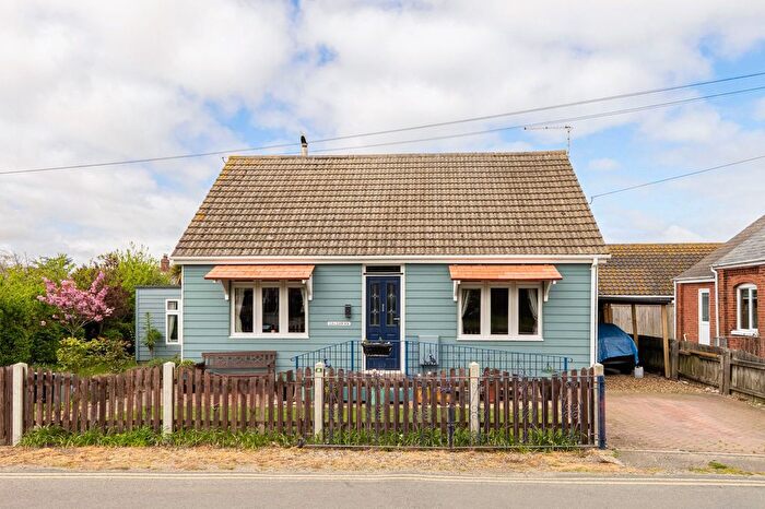 2 Bedroom Detached Bungalow For Sale In Beach Road, Winterton-On-Sea, NR29
