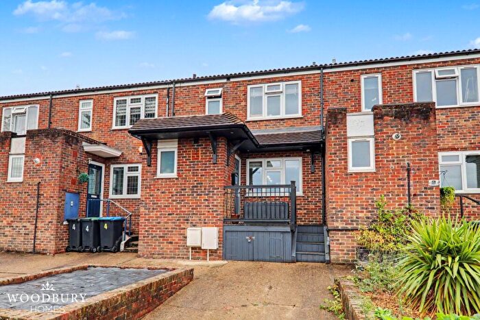 3 Bedroom Terraced House For Sale In Thatchers Close, Loughton, IG10