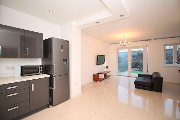 4 Bedroom Terraced House To Rent In Minter Road, Barking, IG11