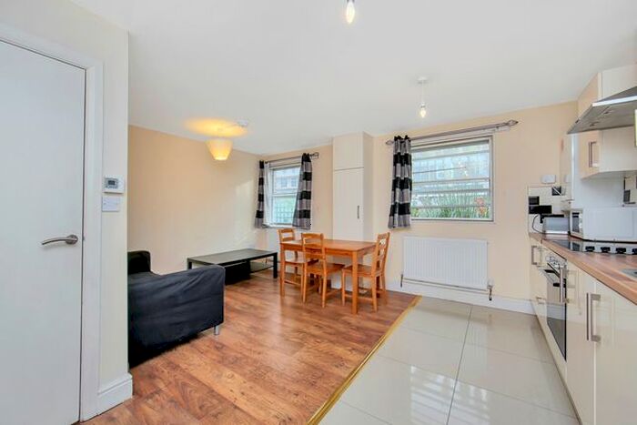4 Bedroom Terraced House To Rent In Julian Place, Isle Of Dogs, Canary Wharf, Docklands, Isle Of Dogs, Canary Wharf, Docklands, E14