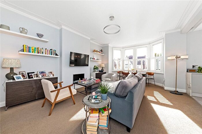 2 Bedroom Flat For Sale In Lyford Road, London, SW18