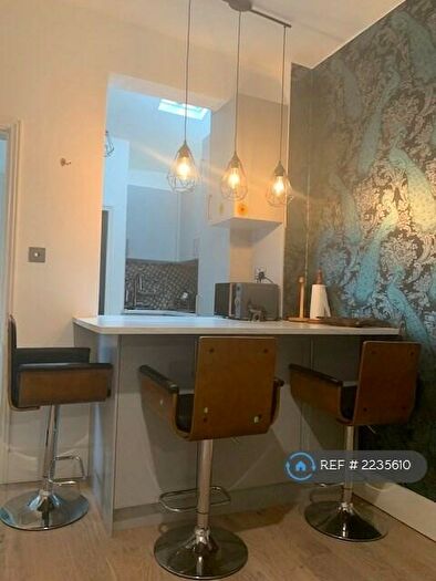 2 Bedroom Flat To Rent In Finchley Central, London, N3