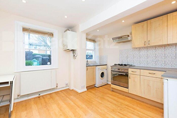 1 Bedroom Flat To Rent In Buckingham Road, Dalston, N1