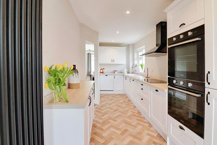 4 Bedroom Detached House For Sale In Clifton Avenue, Benfleet, SS7