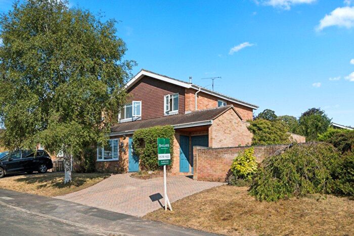 3 Bedroom Detached House For Sale In Ryecroft Close, Wargrave, Reading, Berkshire, RG10