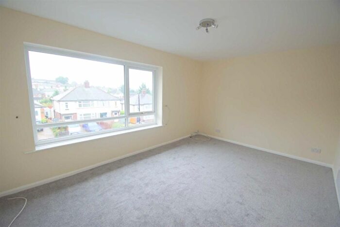 2 Bedroom Flat To Rent In Whitecote Hill, Leeds, LS13