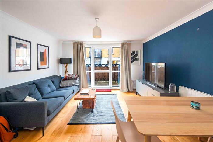 1 Bedroom Flat To Rent In Tramway Court, Candle Street, London, E1