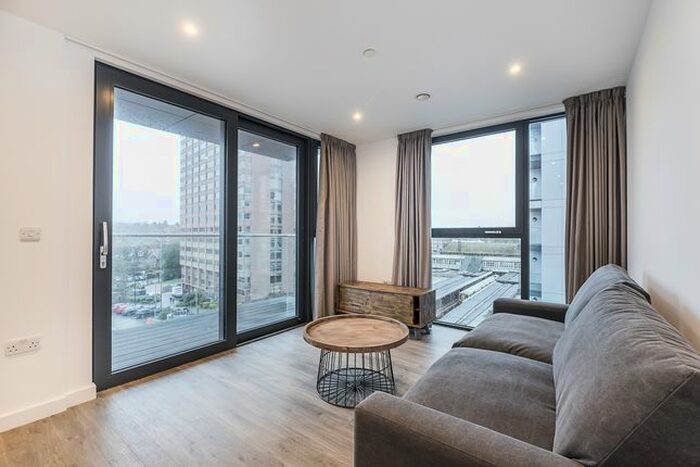 2 Bedroom Flat To Rent In Sutton Court Road, Sutton, SM1