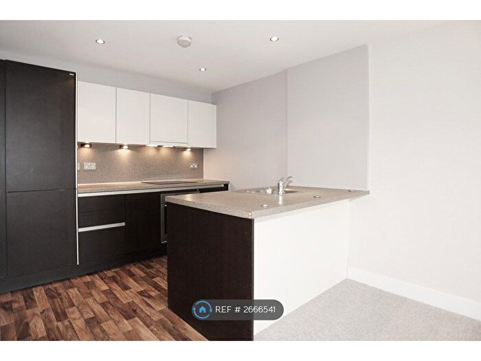 2 Bedroom Flat To Rent In George Street, Prestwich, Manchester, M25