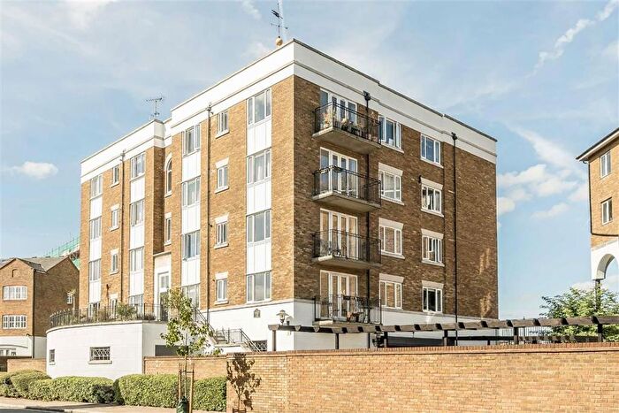 2 Bedroom Flat To Rent In Abbotshade Road, London, SE16