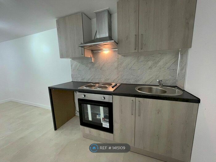 Studio To Rent In High Road, Ilford, IG1