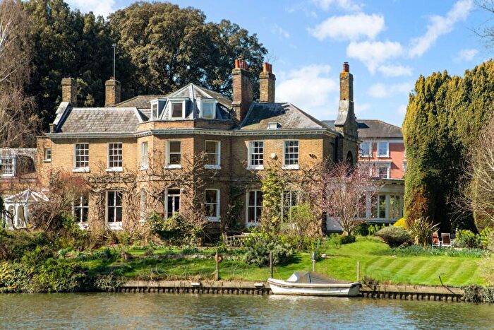 4 Bedroom Character Property For Sale In Lower Teddington Road, Hampton Wick, KT1