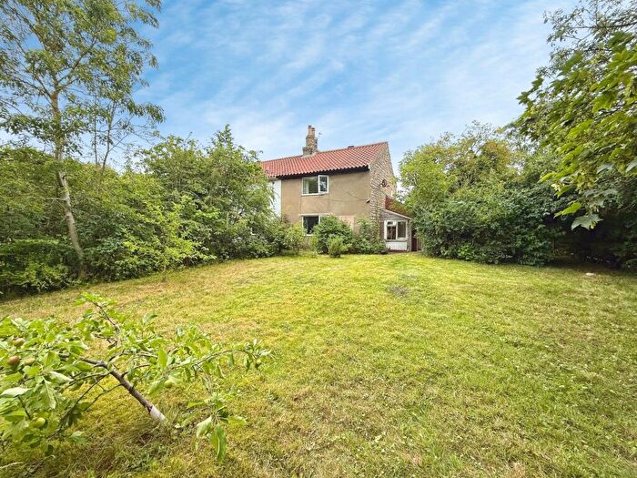 2 Bedroom End Of Terrace House For Sale In Watering Dyke Cottages, Grange-de-Lings, Lincoln, Lincolnshire, LN2