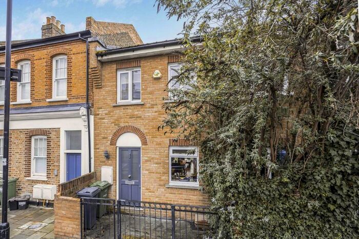 2 Bedroom Property To Rent In Lyham Road, London, SW2