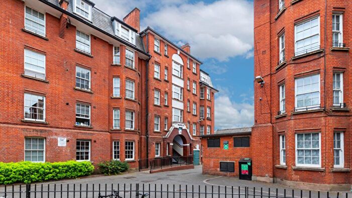 1 Bedroom Flat For Sale In Flat, Block H, Peabody Estate, Rodney Road, Walworth, London, SE17