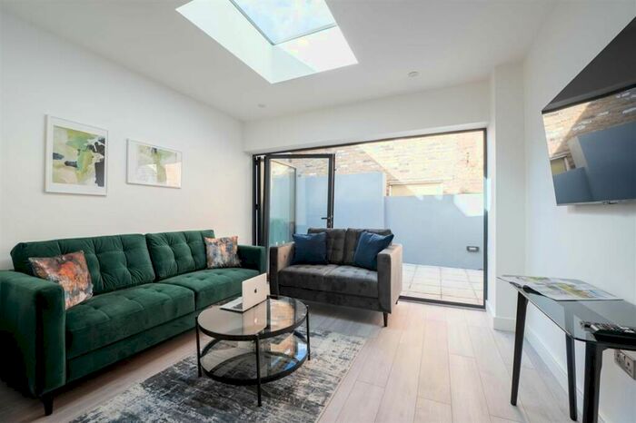 Studio To Rent In Upper Richmond Road (), Putney, London, SW14