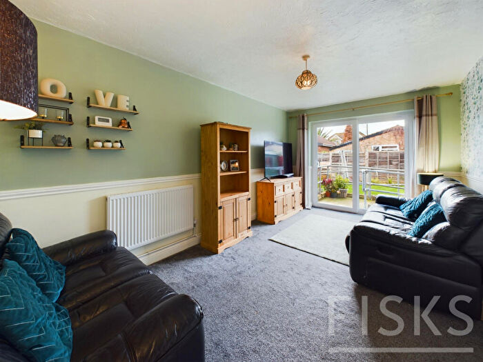 1 Bedroom Bungalow For Sale In Urmond Road, Canvey Island, SS8