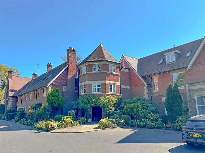 2 Bedroom Flat For Sale In Holmesdale Park, Coopers Hill Road, Nutfield, RH1