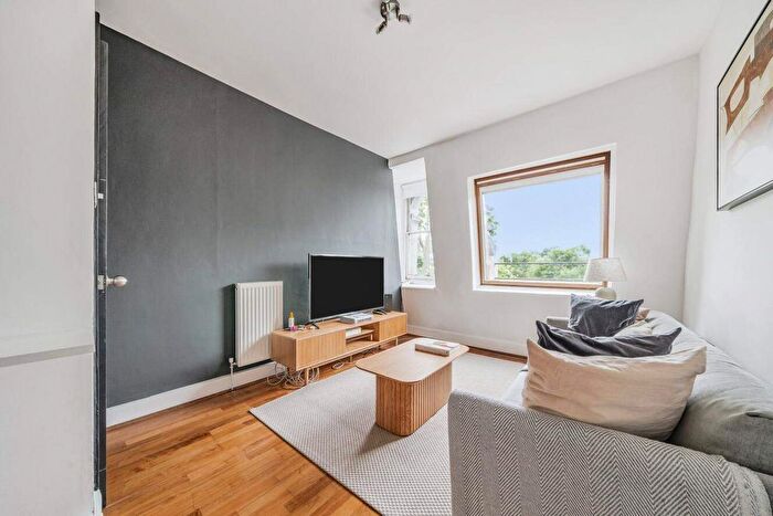 1 Bedroom Flat For Sale In Ladbroke Grove, London, W10
