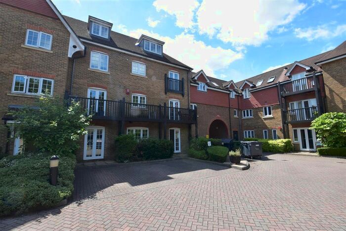 2 Bedroom Flat To Rent In Copthorne Common Road, Copthorne, Crawley, RH10