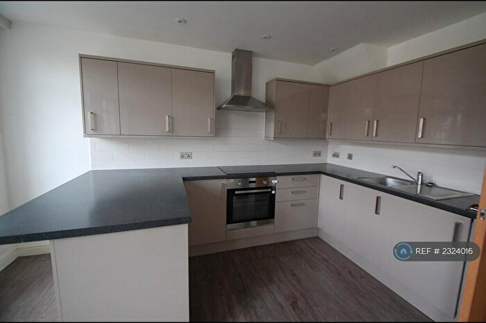 3 Bedroom Flat To Rent In Ewell Road, Cheam, Sutton, SM3