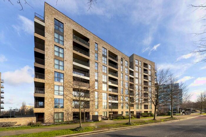 2 Bedroom Flat To Rent In Lakeside Drive, Acton, NW10